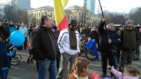 Noi proteste de stradă în Piaţa Victoriei: 'Ne-am săturat cât ne-aţi FURAT'