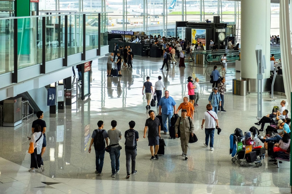 Noile reguli pe aeroporturile din Europa începând cu 6 septembrie 2026: Călătorii cu avionul trebuie să știe schimbările

