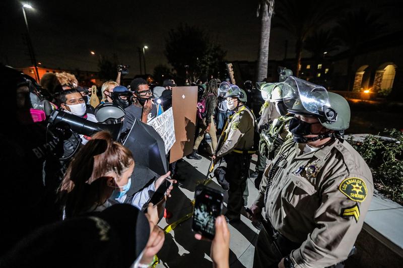 Nou caz în SUA cu un bărbat de culoare împușcat mortal de poliție, la Los Angeles. Incidentul a fost urmat de proteste