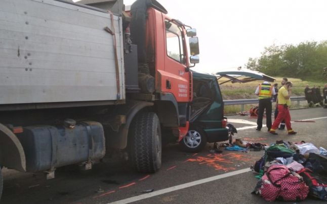 Nouă români au murit într-un grav accident de circulaţie petrecut în Ungaria