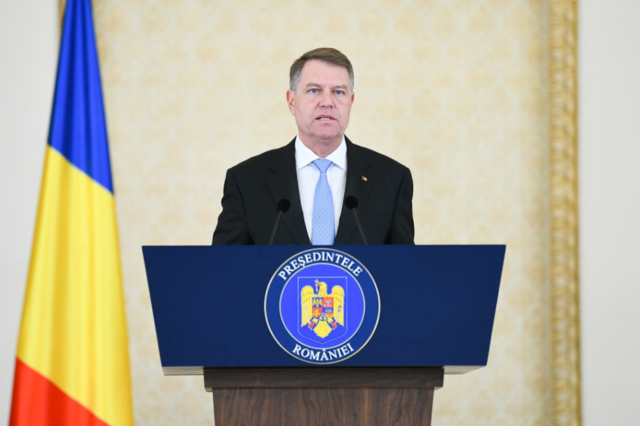 Nu e banc! Iohannis, scos din emisia LIVE a Europa FM după o pauză de vorbire prea lungă. Sistemul automat de siguranţă a băgat un blues