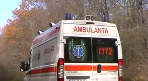 O adolescentă a vrut să se omoare pentru că mama nu-i accepta iubitul