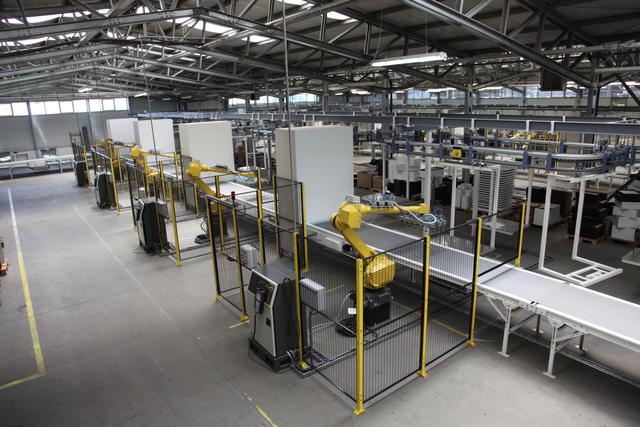 O fabrica din China a inlocuit 90% din angajati cu roboti. Productia a crescut cu peste 160%