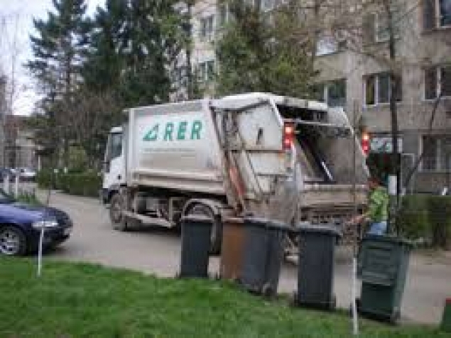 O femeie de 50 de ani din Bucuresti a fost strivita de masina de gunoi
