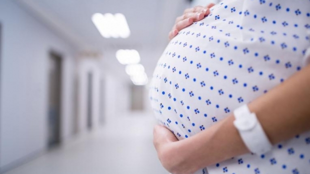 O femeie din Satu Mare a rămas însărcinată la 61 de ani. Mai are acasă 14 copii