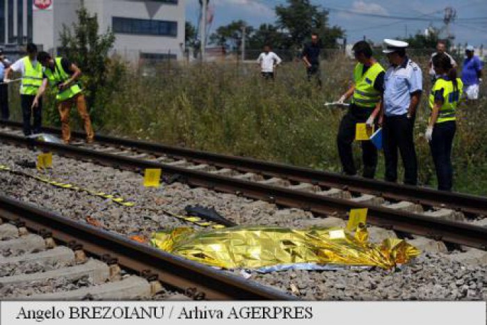 O femeie s-a aruncat din tren, cu tot cu copil în brațe