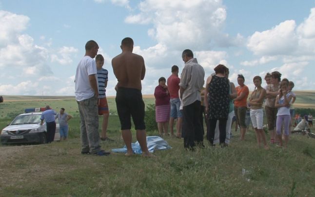 O fetiţă de şase ani a fost găsită înecată într-un pârâu