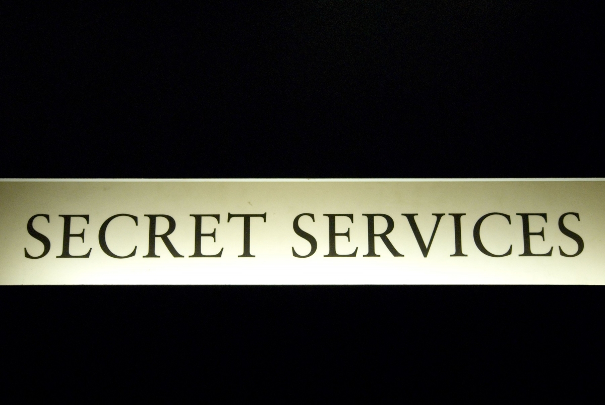 O gafă uriașă a generat una dintre cele mai mari breșe din istoria serviciilor secrete: Mii de oameni sunt în pericol