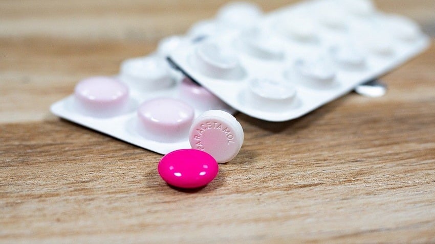 O invenție din altă lume: O bacterie transformă sticlele de plastic în paracetamol!