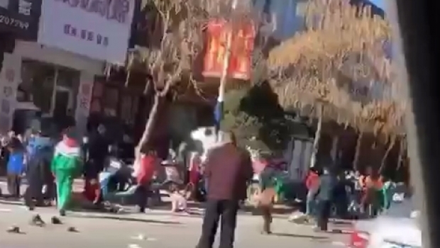 O maşină a intrat într-un grup de copii în China. Sunt cel puţin 5 morţi şi 18 răniţi