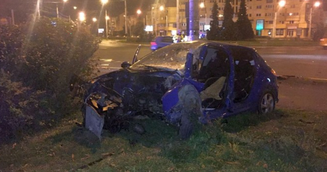 O masina s-a dezintegrat intr-un oribil accident in Sibiu. VIDEO