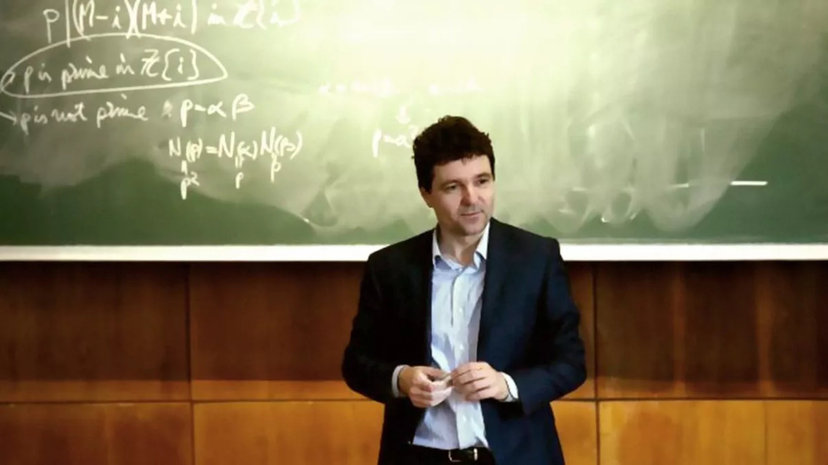 O minciună colosală: De fapt, Nicușor Dan nu a absolvit Universitatea Sorbona!