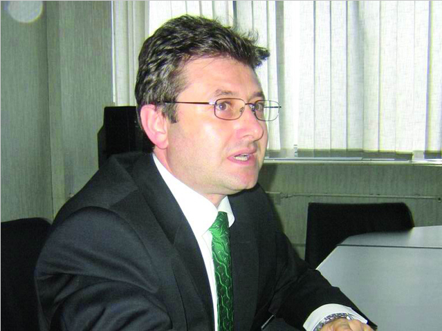 O nouă schimbare la Tarom. Un fost şef al Electrica Serv a fost numit director general