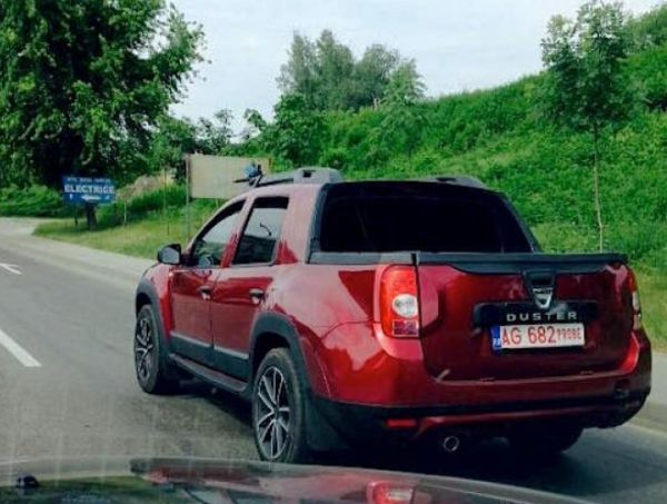 O nouă Dacia de teren circulă pe drumurile din România. Vezi cum arată noul DUSTER