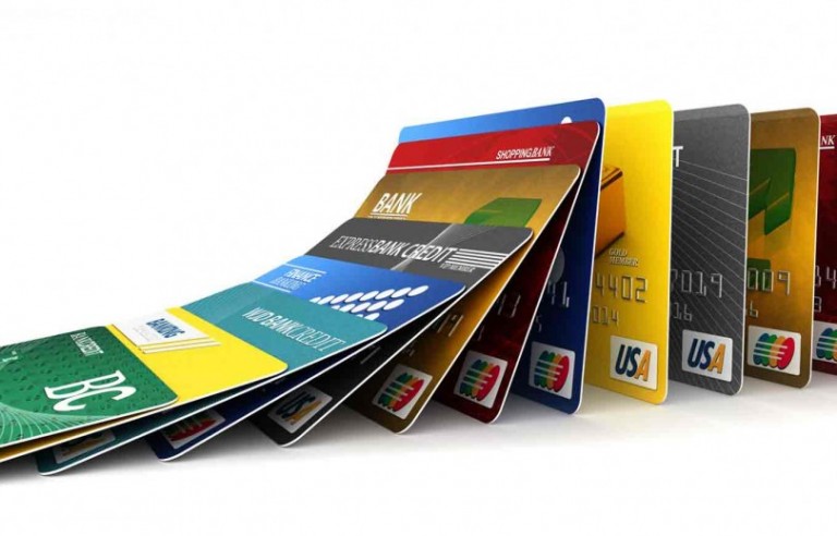 O noua lege pentru toți românii care au CARD BANCAR