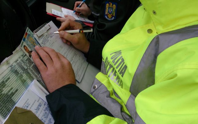 O şoferiţă şi-a recuperat permisul luat de Poliţie pentru că a scris în procesul-verbal: „Nu sunt de acord
