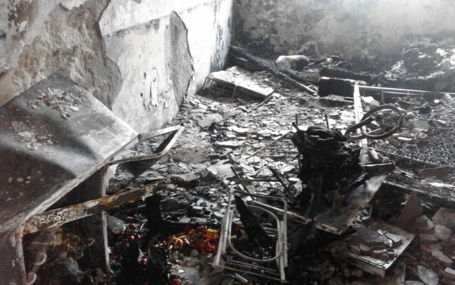 O persoană a murit carbonizată şi alte patru au fost grav rănite într-un incendiu produs la Râmnicu Sărat
