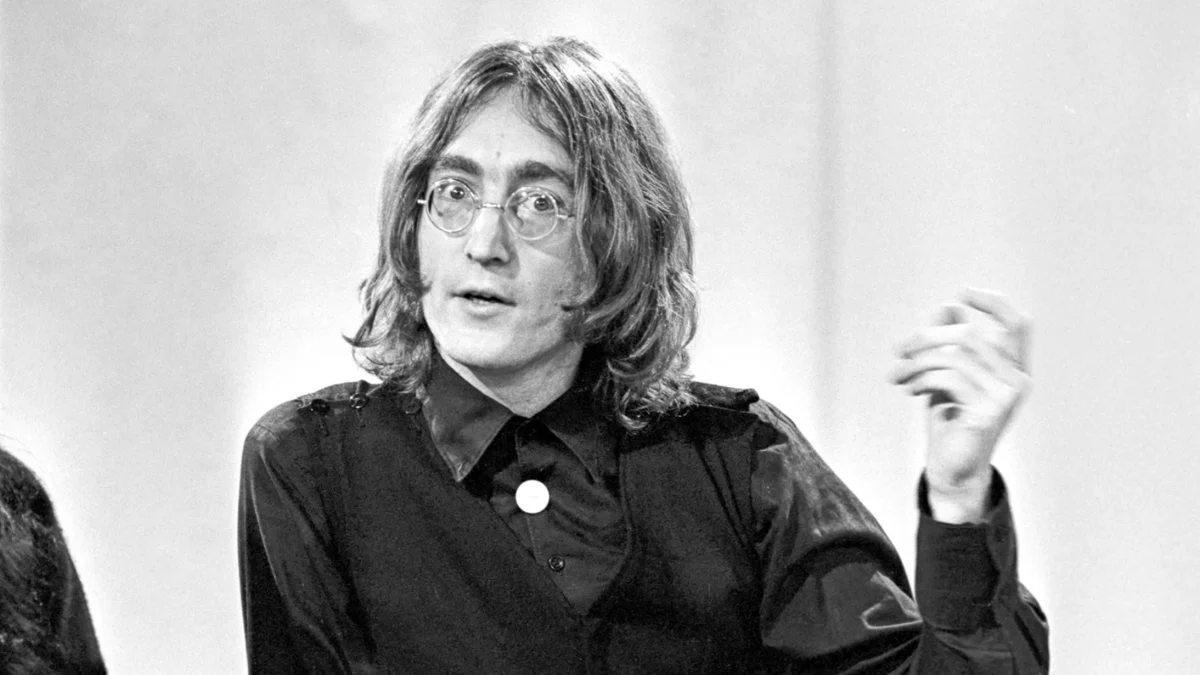 O scrisoare de dragoste a lui John Lennon către prima sa soție pe care a și abuzat-o dezvaluie latura intunecata a artistului