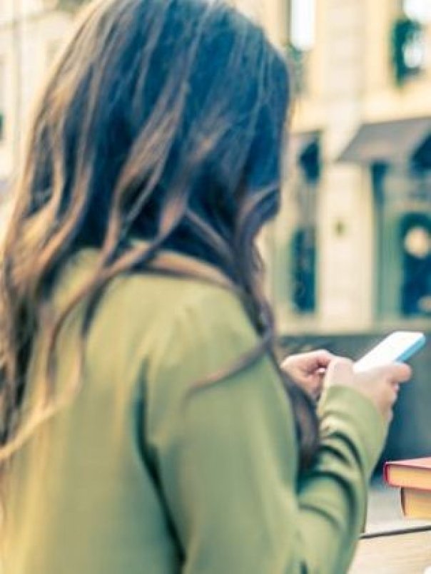 O tanara i-a facut pe mai multi pensionari din Iasi sa simta ce nu au mai simtit vreodata. Imaginile au ajuns in mediul online!