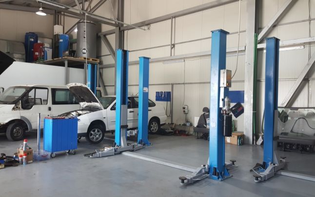 O treime din service-urile auto verificate de RAR nu aveau autorizaţie de funcţionare
