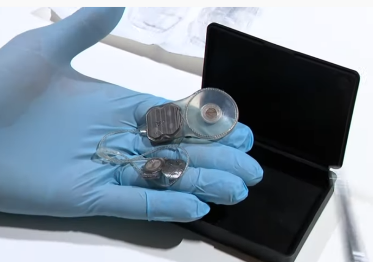 Ochiul bionic testat pe oameni ar putea deveni la fel de accesibil ca telefoanele mobile (Video)