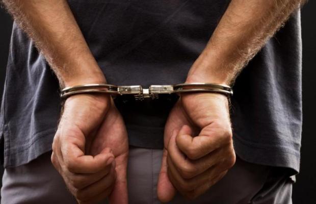 Om de afaceri român, arestat pentru pornografie infantilă