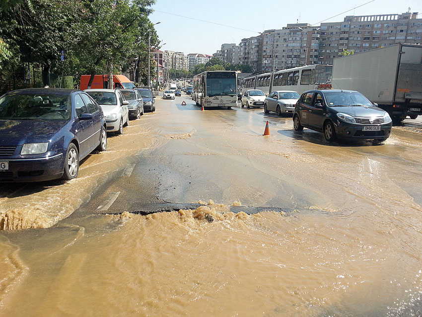 Opriri de apă caldă în București. Vezi străzile afectate