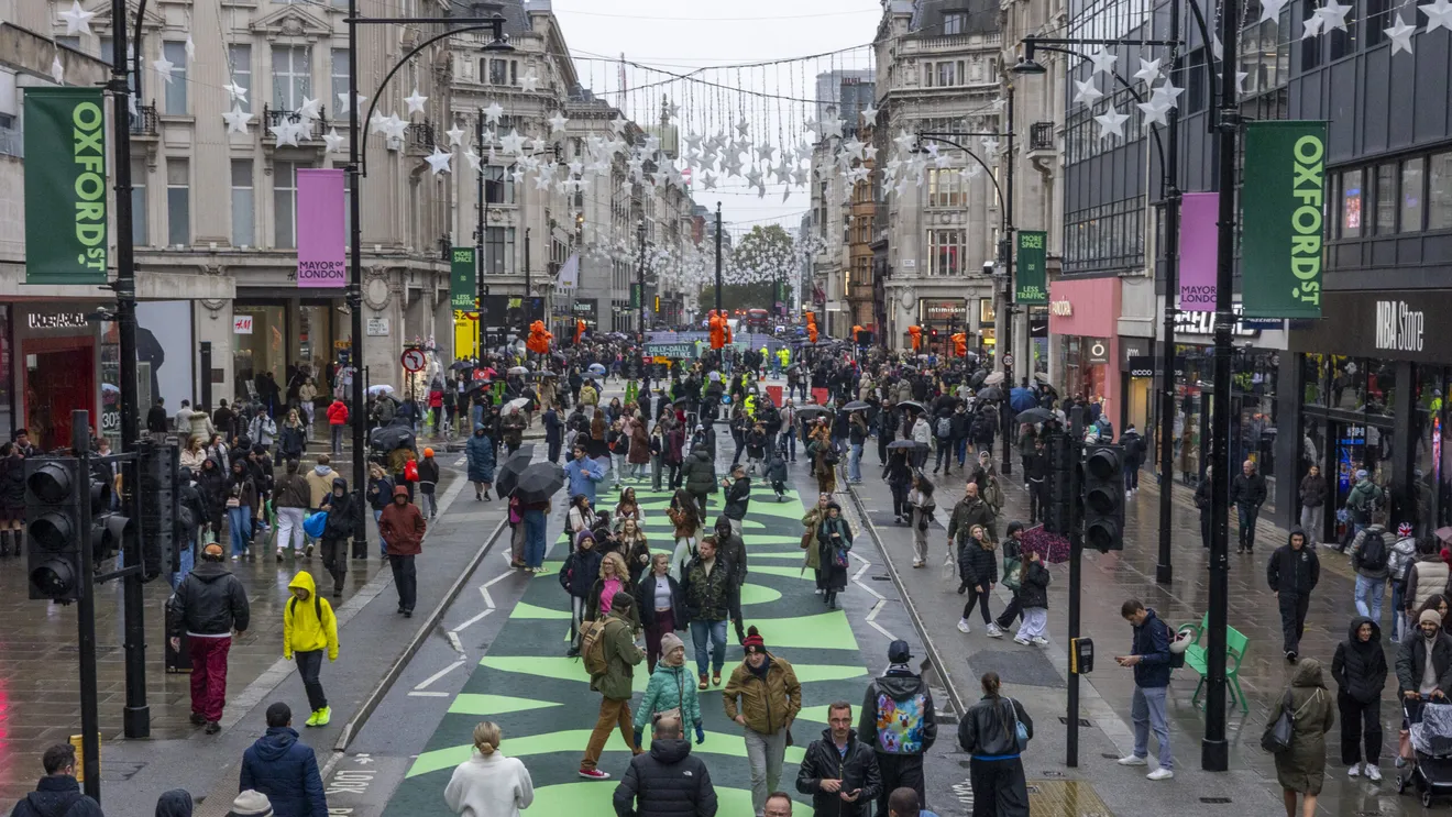 Orasul de 15 minute: Oxford Street din Londra devine zonă pietonală. Mașinile și autobuzele, interzise permanent