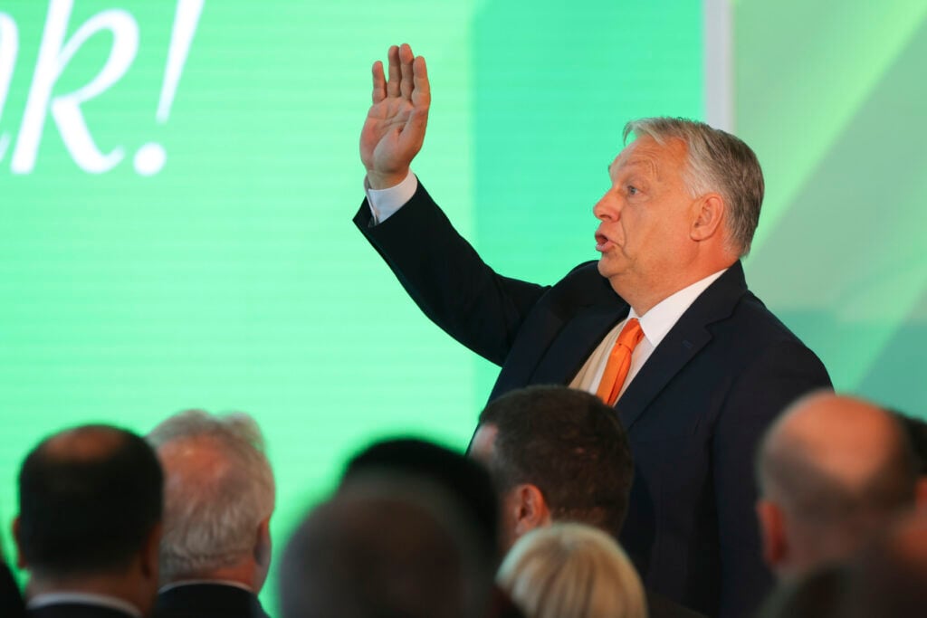 Orbán la ban trage! Guvernul de la Budapeste distribuie aproape 18 milioane de euro în Transilvania. O parte au ajuns în firmele politicienilor