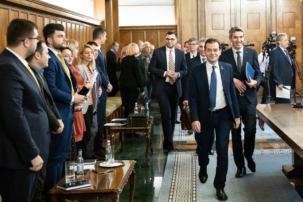 Orban l-a pus sef la Cadastru pe un lider local PNL, cu afaceri in domeniu si zeci de contracte cu statul