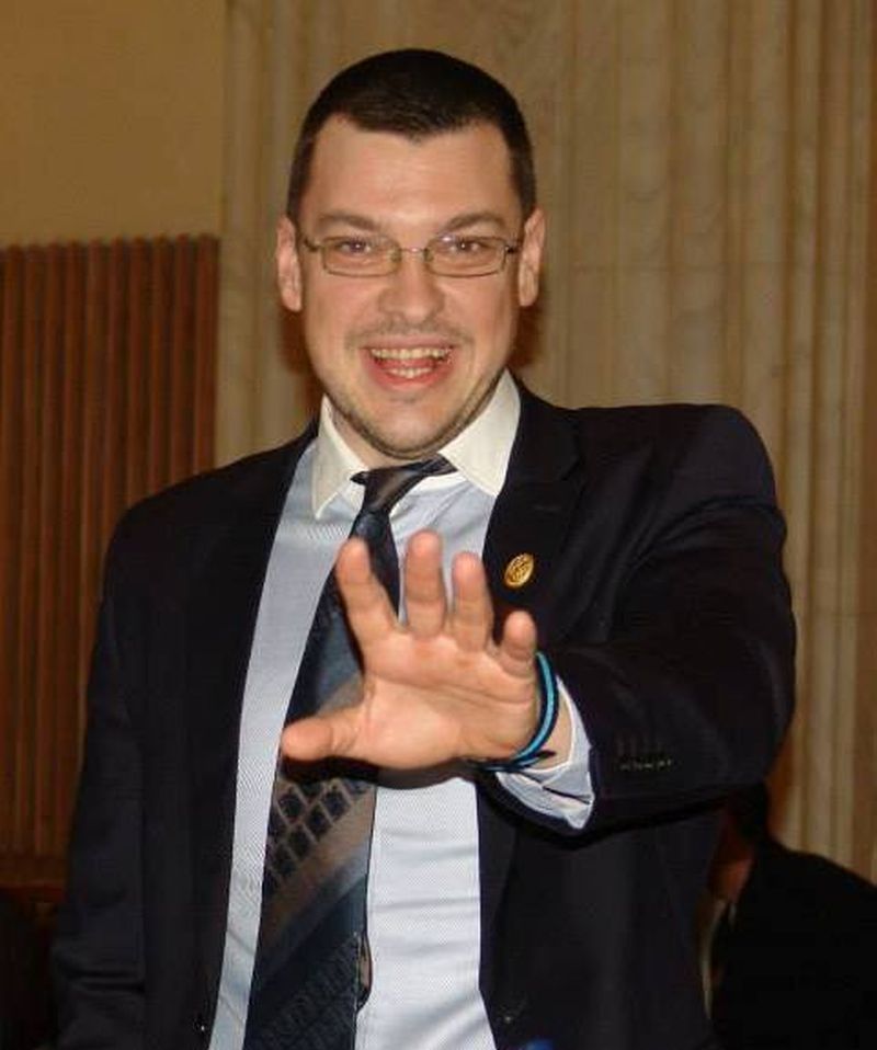 Ovidiu Raeţchi, fugărit de romii din Ferentari!