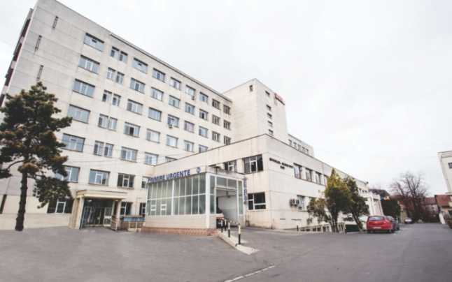 Pacient găsit mort în curtea unui spital din Iaşi. Poliţia a deschis un dosar de moarte suspectă