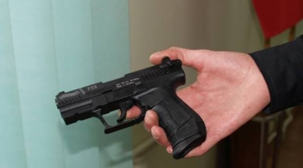 Panică într-o autogară din Italia. Un român a scos un pistol cu aer comprimat