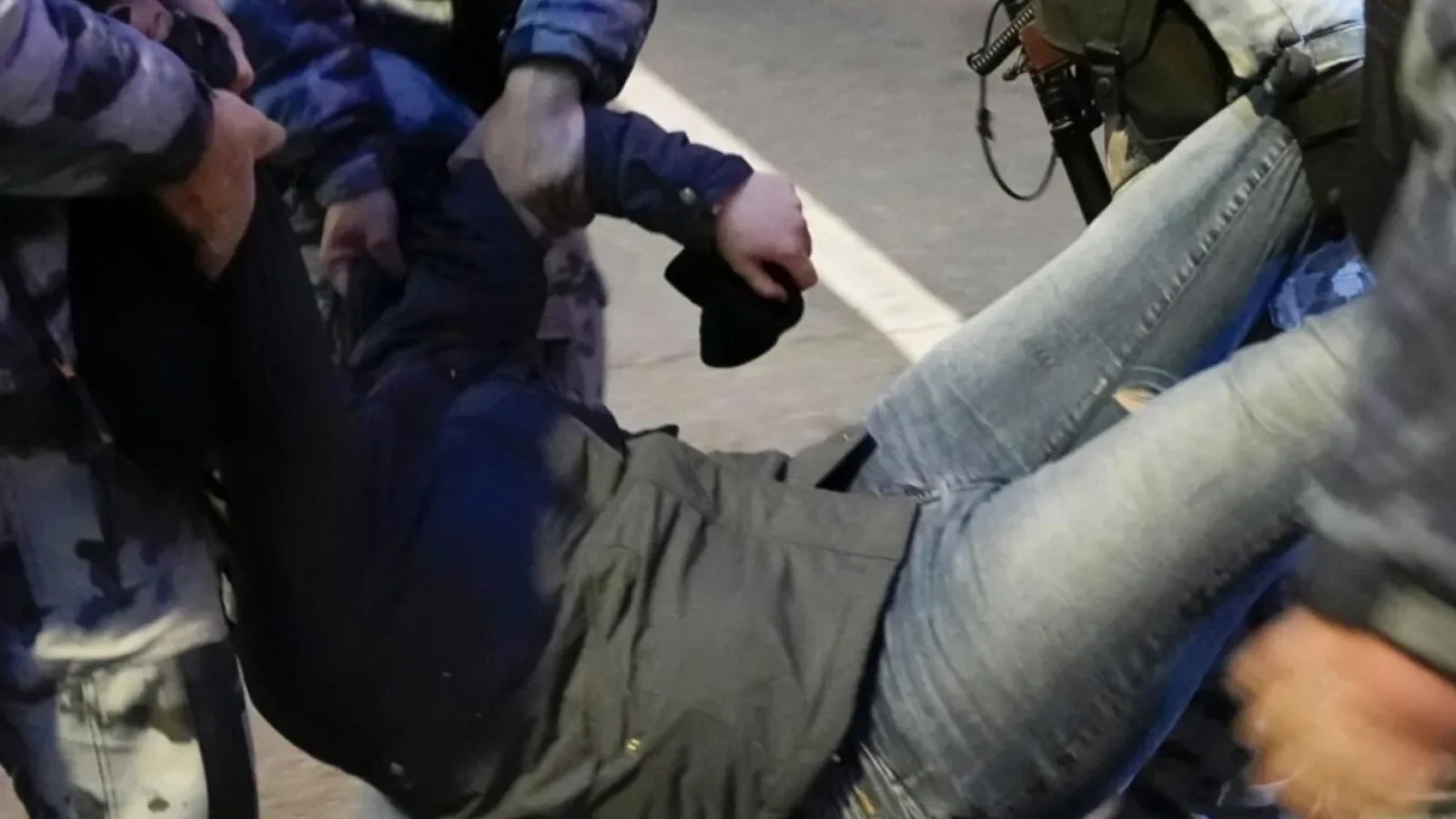 Panică pe străzile din Rusia. Armata folosește metode din ce în ce mai agresive pentru a recruta bărbați pentru războiul cu Ucraina