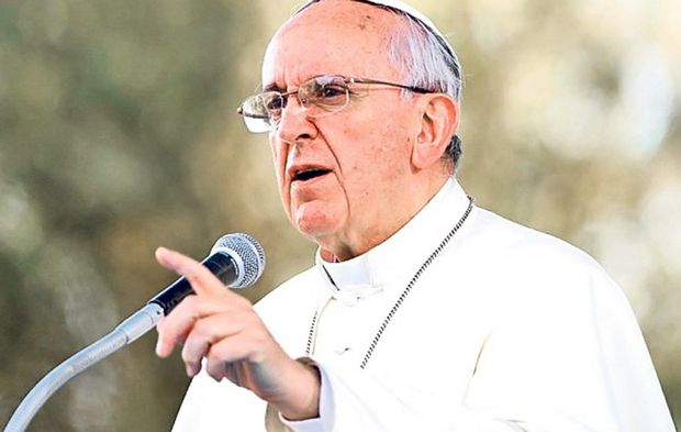 Papa Francisc e invitat în România de episcopii catolici