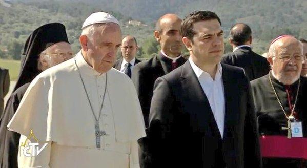 Papa Francisc se întoarce la Vatican cu refugiaţi de pe insula elenă Lesbos