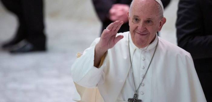 Papa Francisc se vaccineaza impotriva COVID: 