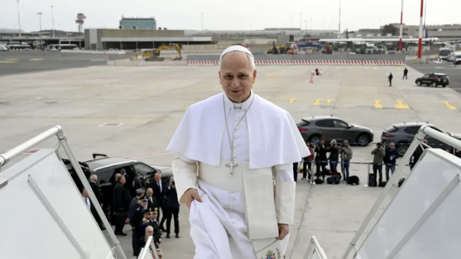 Papa Leon le cere credincioșilor să se roage pentru el: Primul mesaj al Suveranului Pontif după diagnosticul de cancer și operația la plămân