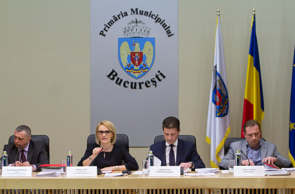 Parcările publice şi private vor fi taxate. Firea: Din toamnă, nu se va mai putea parca gratuit