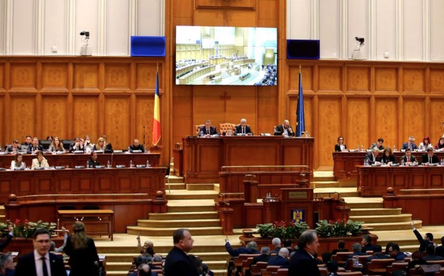 Parlamentarii votează solicitarea lui Klaus Iohannis privind referendumul