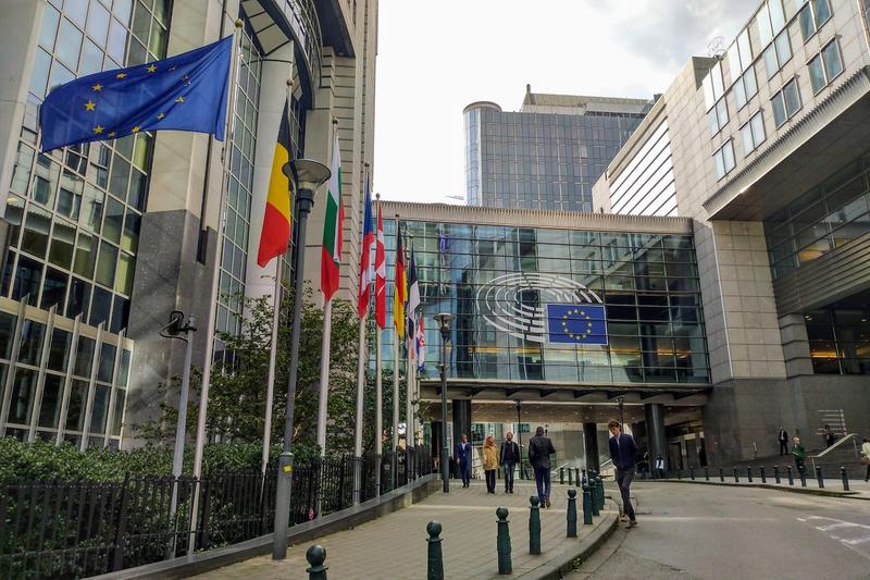 Parlamentul European a aprobat măsuri de urgență pentru combaterea pandemiei COVID-19