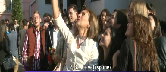 Păsărica! Carmen Iohannis si-a facut selfie cu elevii în prima zi de școală