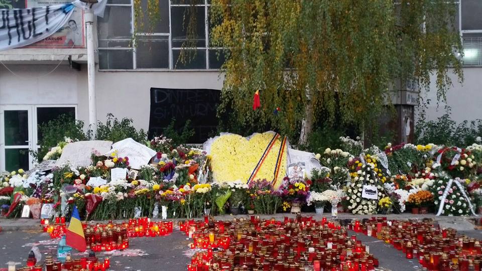 Patru luni de la tragedia din Colectiv, comemorate cu mărțișoare, flori și lumânări