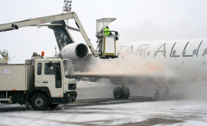 Pe Aeroportul Otopeni se înregistrează întârzieri şi de aproape două ore ale aeronavelor