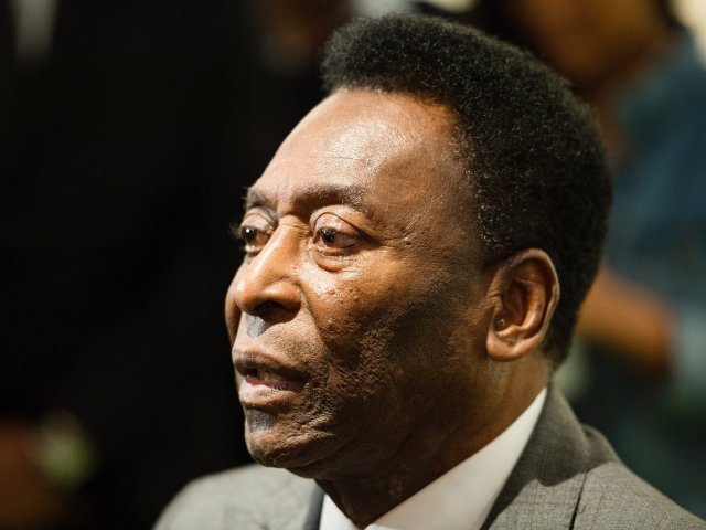 Pele a fost externat din spitalul din Sao Paulo unde a fost operat de un calcul renal