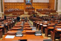 Pensiile speciale aflate în plată se suspendă după ce Parlamentul a adoptat eliminarea lor pentru senatori si deputati