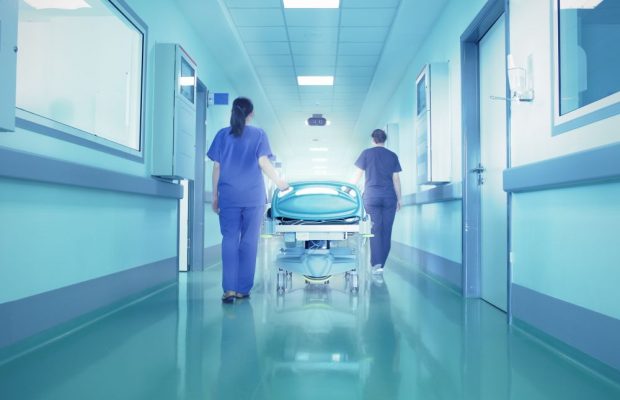 Percheziţii la 31 de spitale, pentru teste neautorizate pe pacienţi