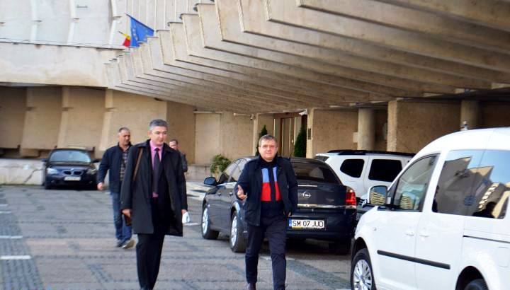 Percheziții la Consiliul Județean Satu Mare. Mascații au descins în birourile lui Adrian Ștef și Mircea Govor