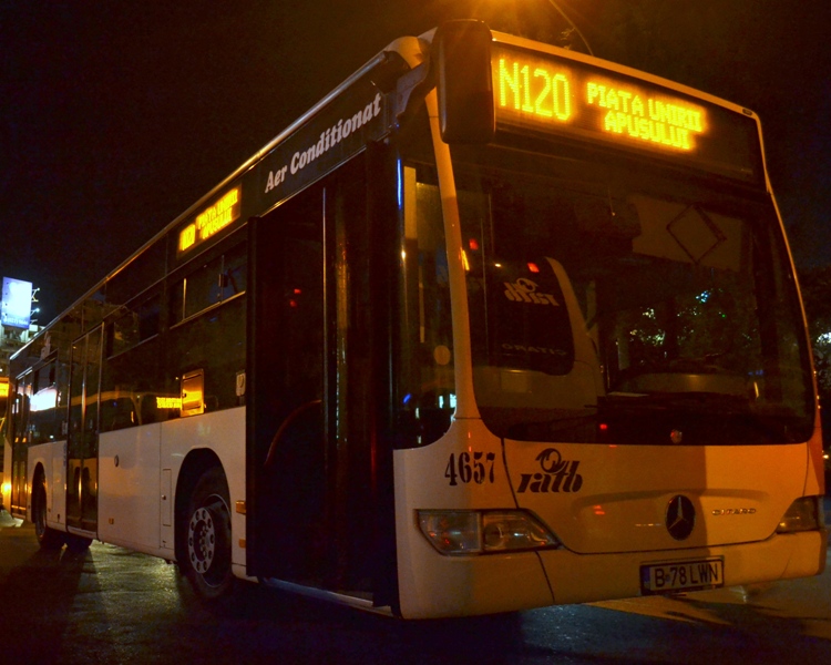 Percheziții la RATB. Sunt vizații hoții de motorină și un director