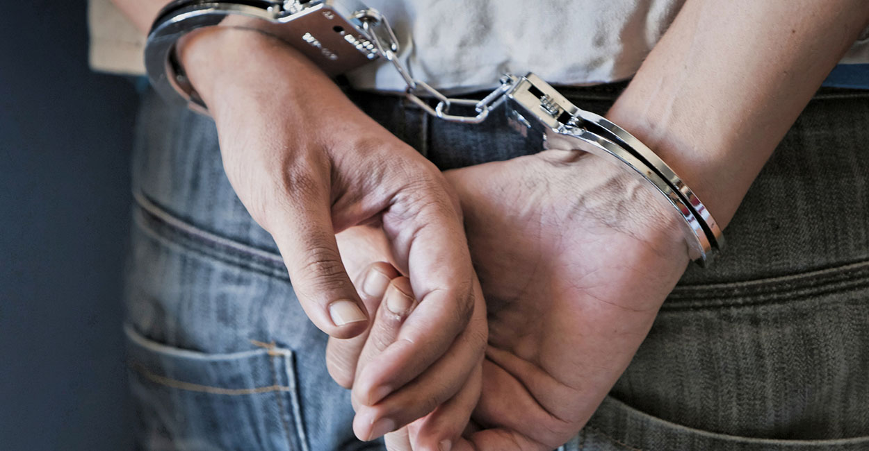 Percheziții la Turceni și Rovinari. Opt personae reținute, printre care patru polițiști